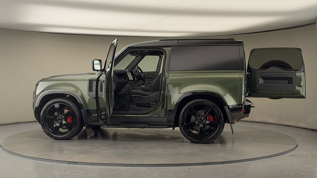 More views of Land Rover Defender 90