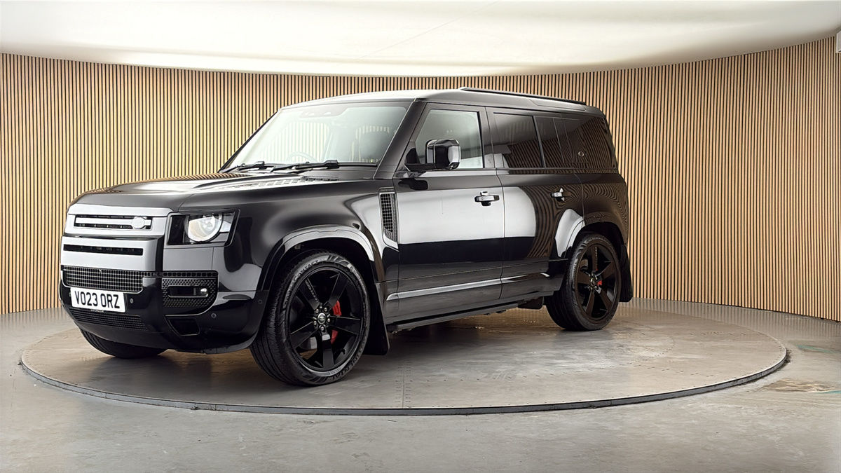 Land Rover Defender 110 Image 20