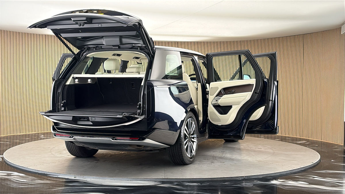 More views of Land Rover Range Rover