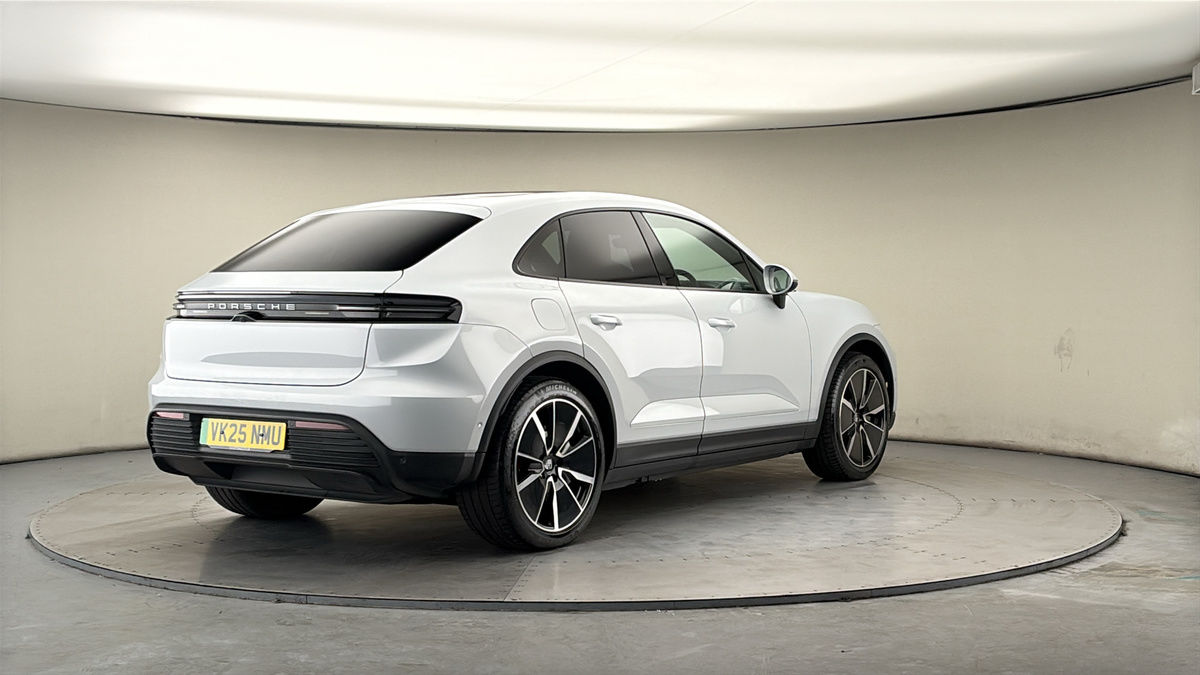 Porsche Macan Image 21