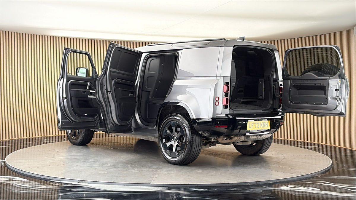 More views of Land Rover Defender 110