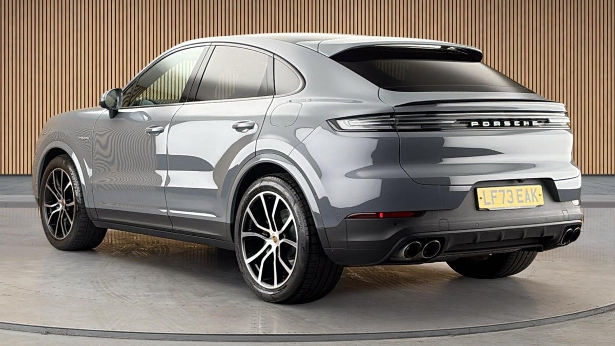Porsche Cayenne Image 2
