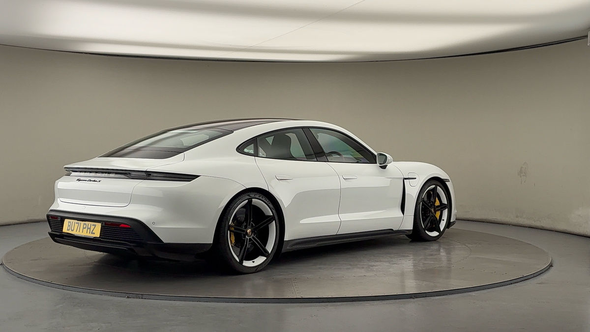 Porsche Taycan Image 22