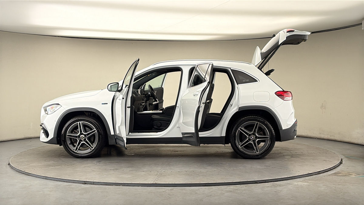 More views of Mercedes-Benz GLA