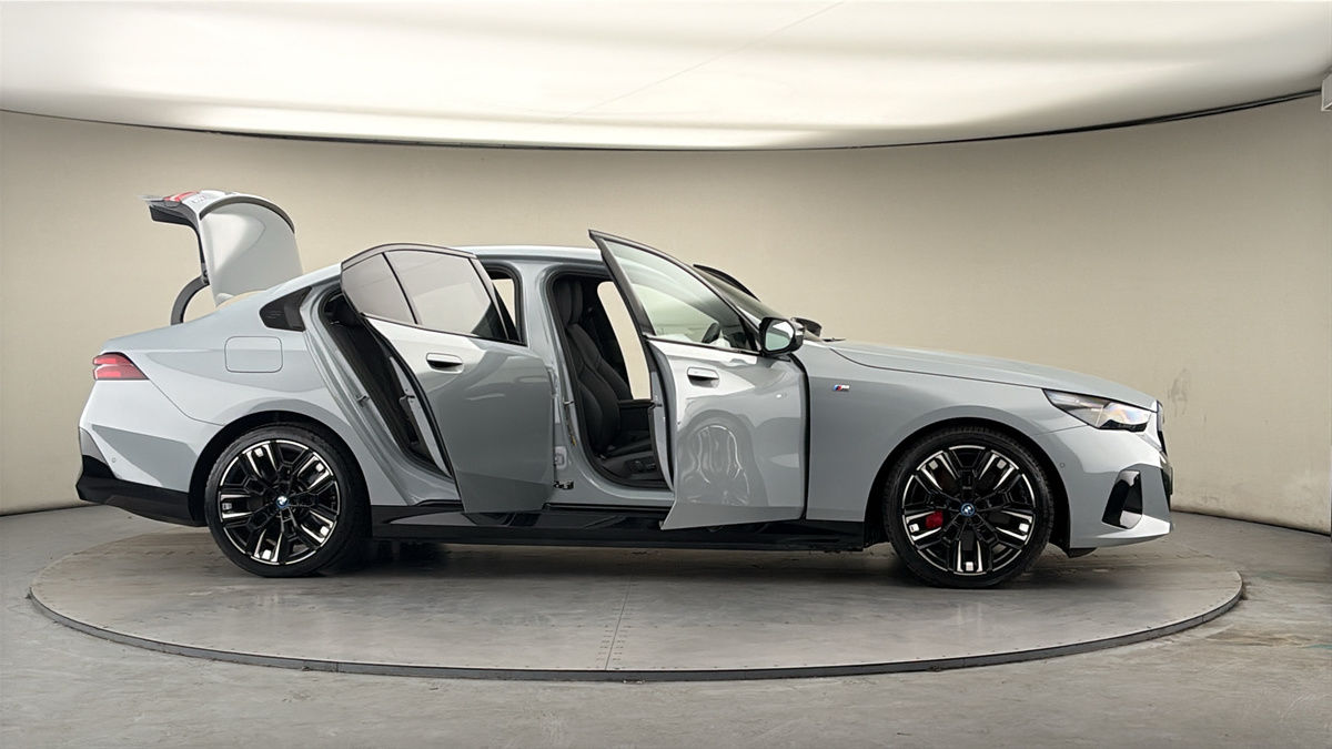 More views of BMW i5