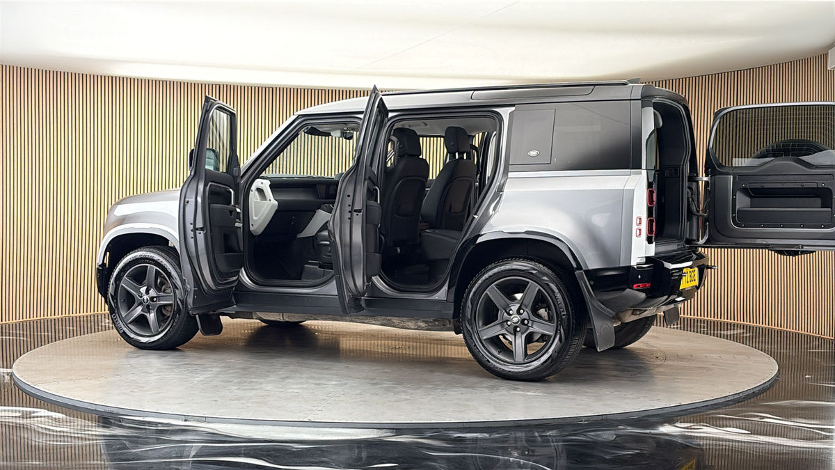 More views of Land Rover Defender 110