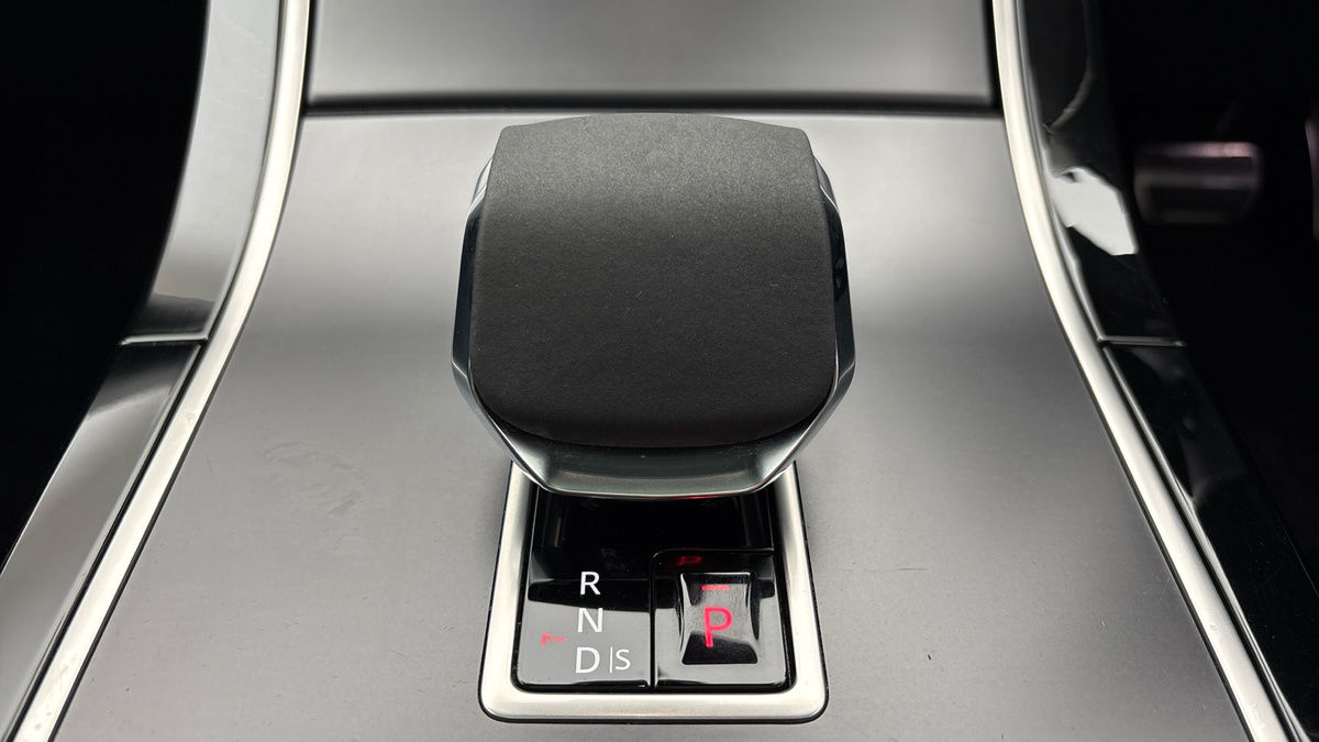 Land Rover Range Rover Velar Image 27