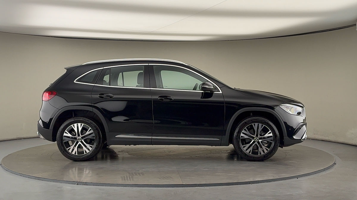 Mercedes-Benz GLA Image 16