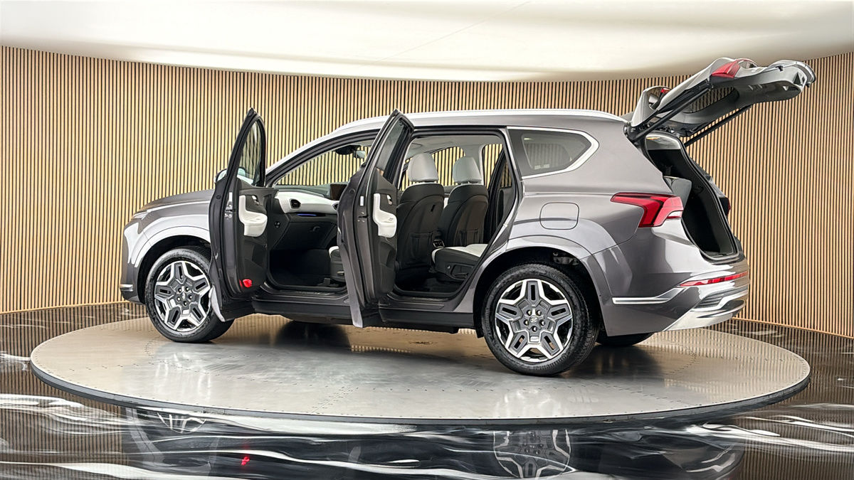 More views of Hyundai Santa Fe