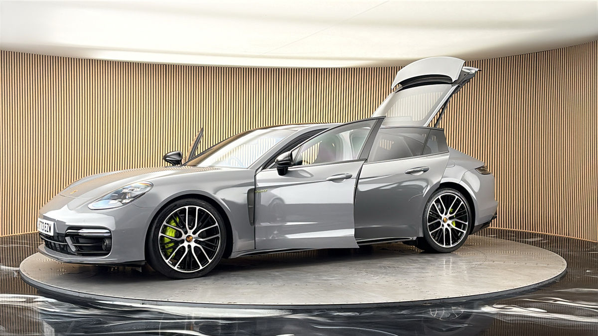 More views of Porsche Panamera