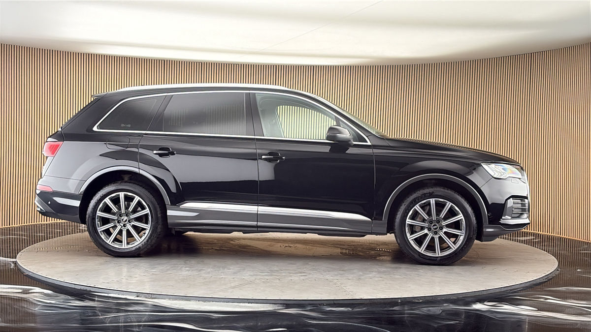 More views of Audi Q7