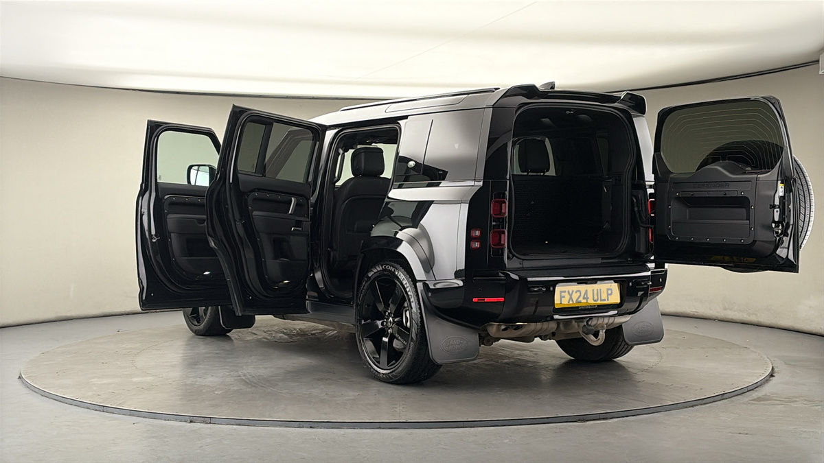 Land Rover Defender 110 Image 23