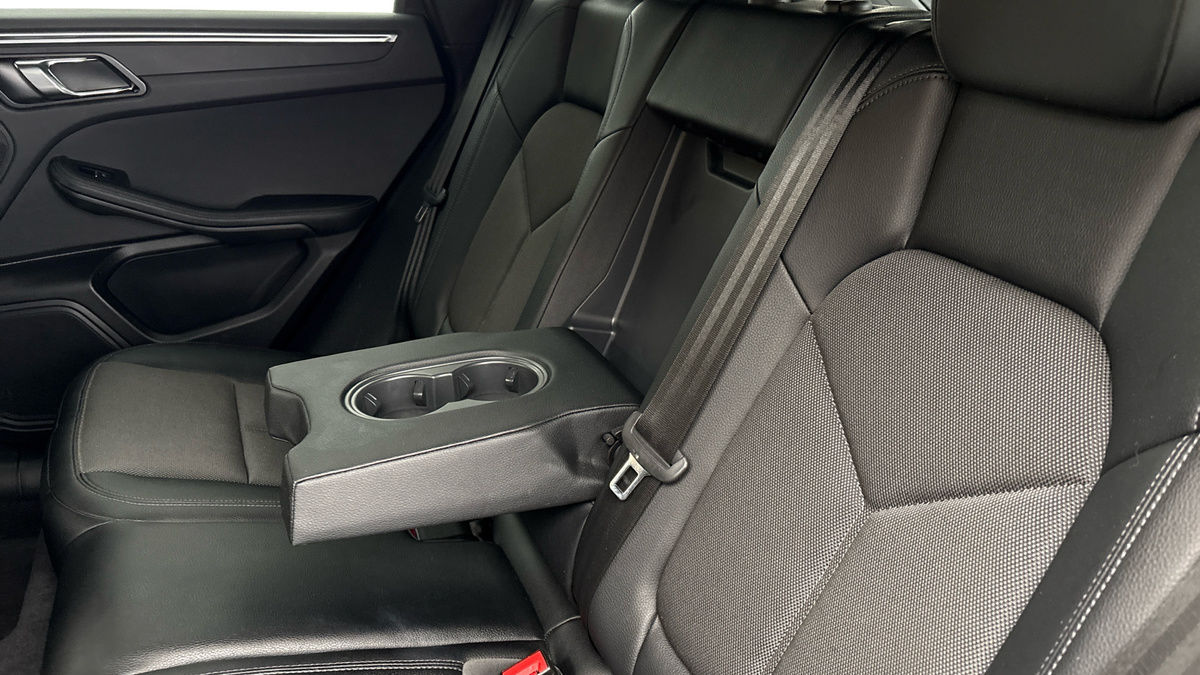 Porsche Macan Image 9