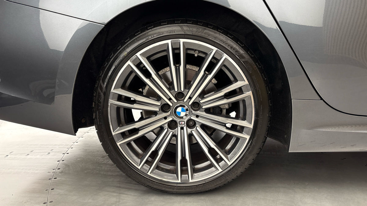 BMW 3 Series Image 10