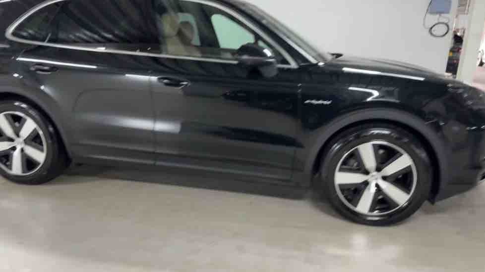 More views of Porsche Cayenne