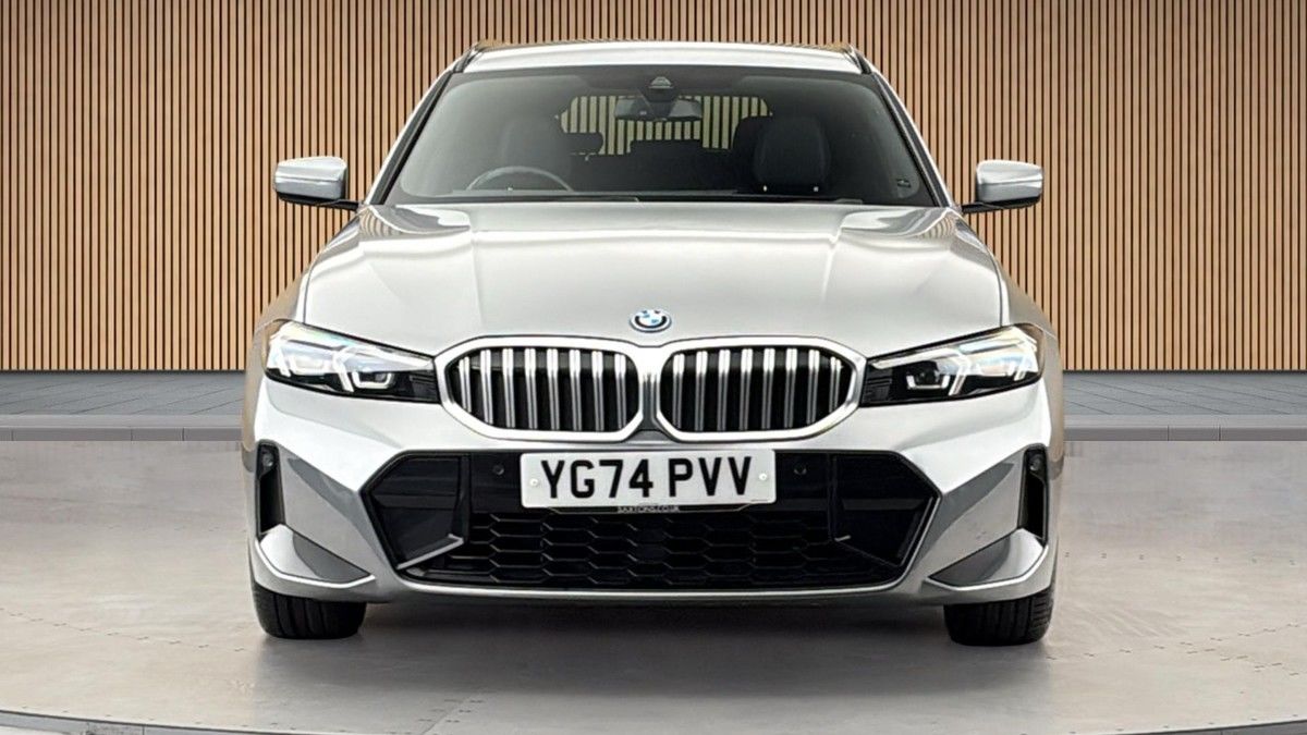 BMW 3 Series Image 3