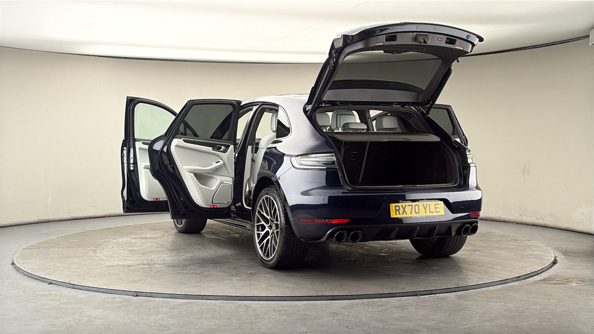 More views of Porsche Macan