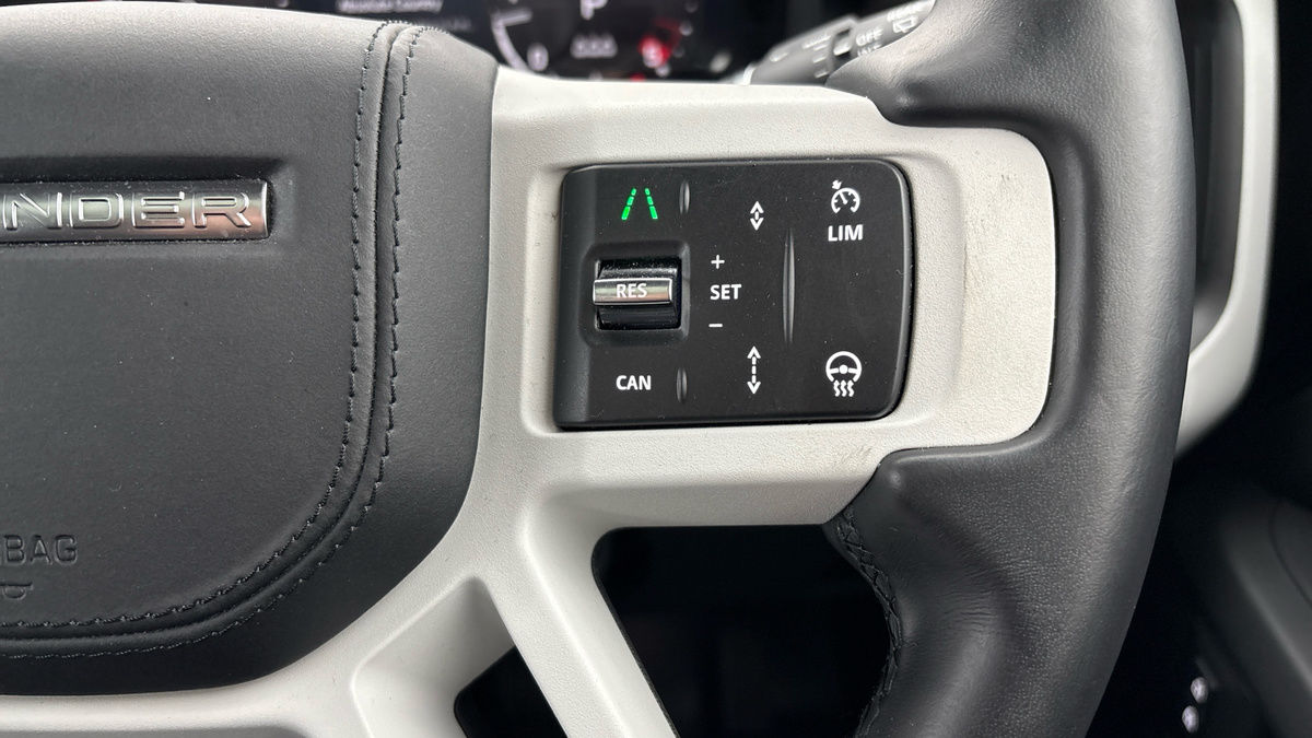 Land Rover Defender 90 Image 14