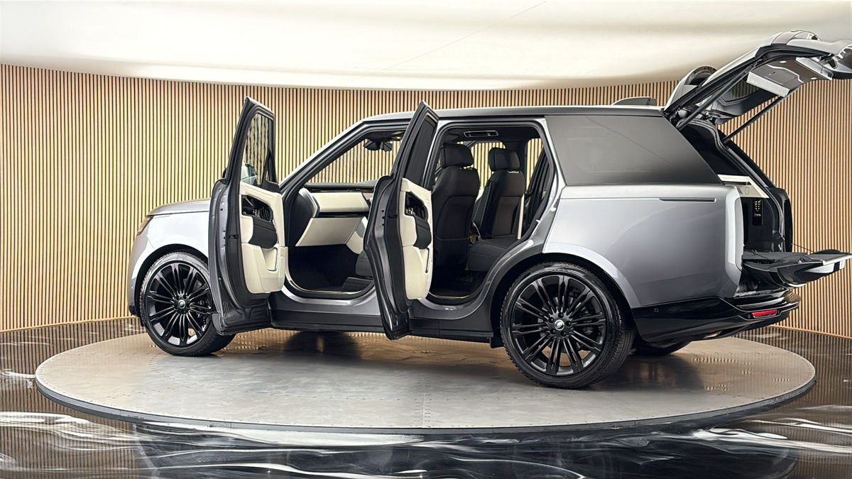 More views of Land Rover Range Rover