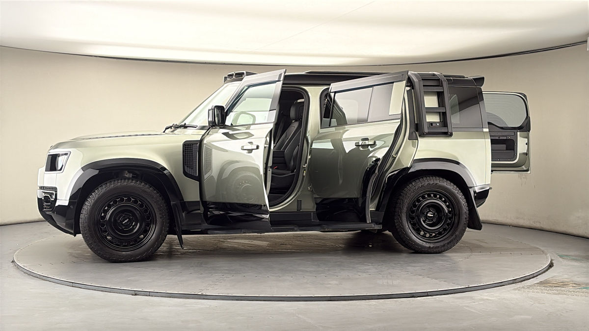 More views of Land Rover Defender 110