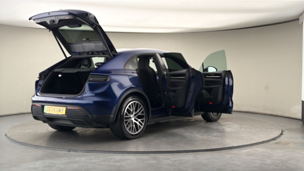 More views of Porsche Macan