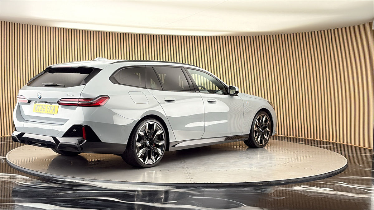 BMW 5 Series Image 21