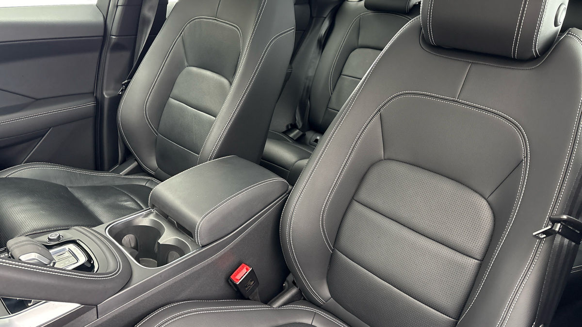Jaguar E-PACE Image 13
