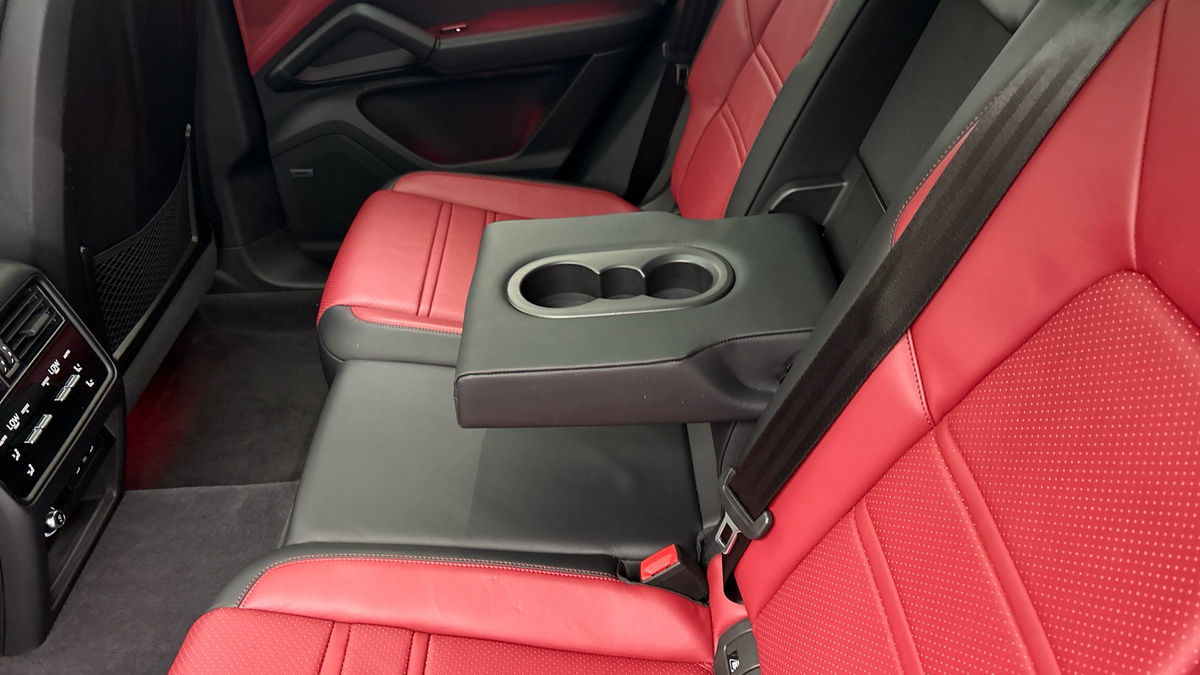 Porsche Cayenne Image 9