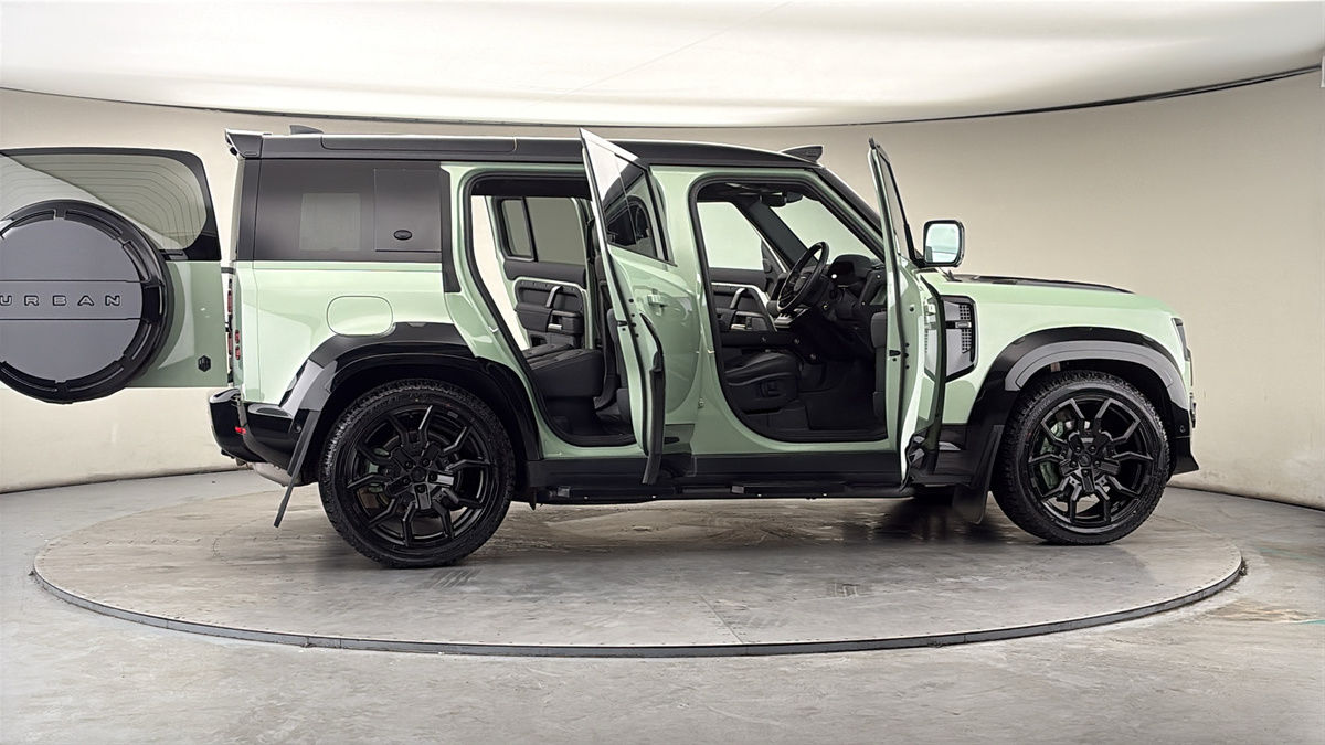 More views of Land Rover Defender 110