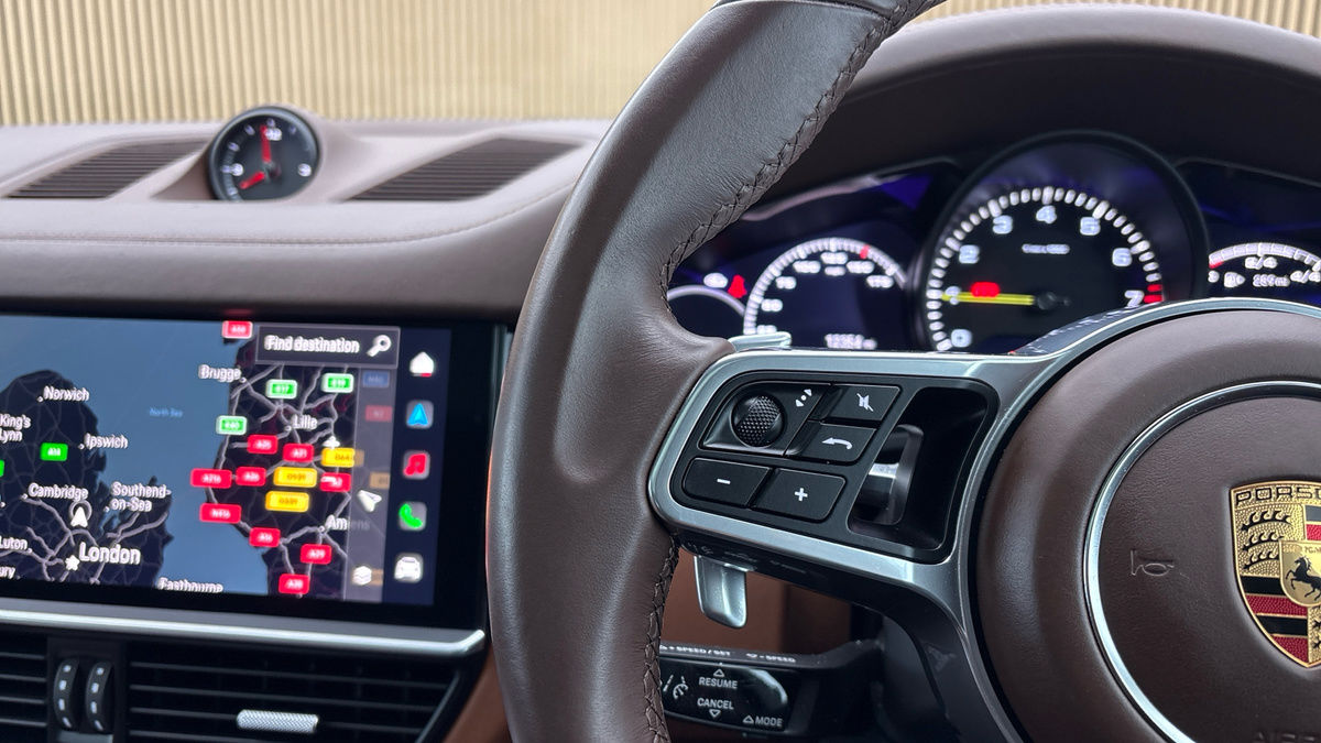 Porsche Cayenne Image 13