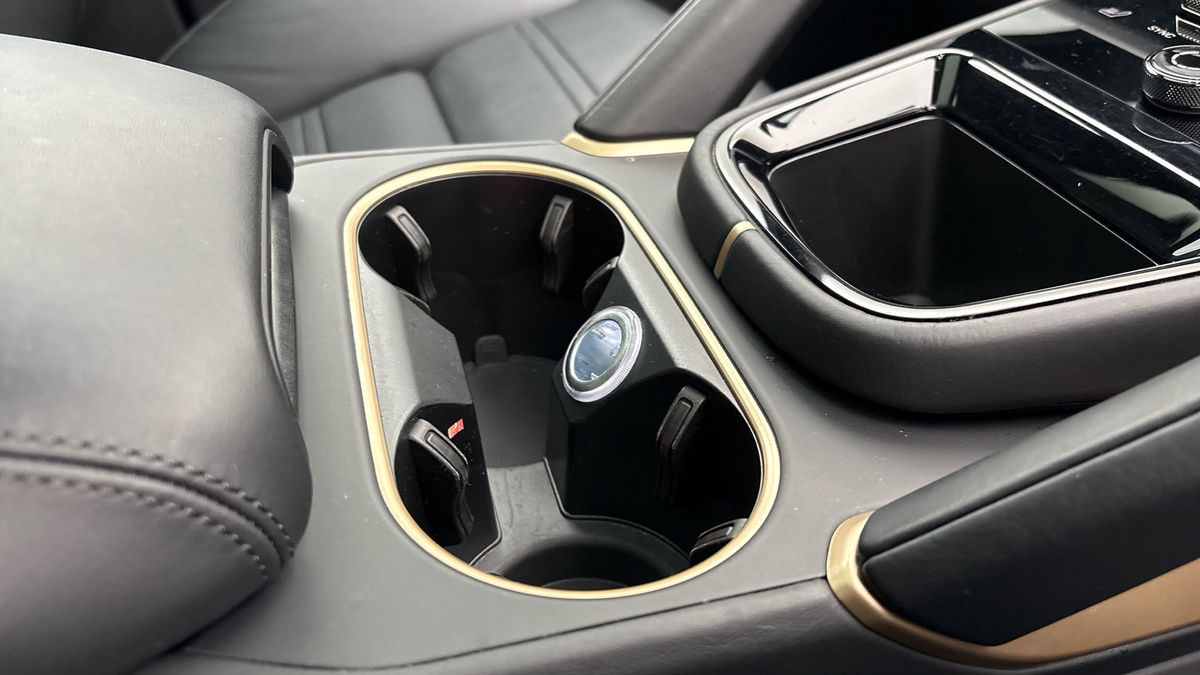 Porsche Cayenne Image 28