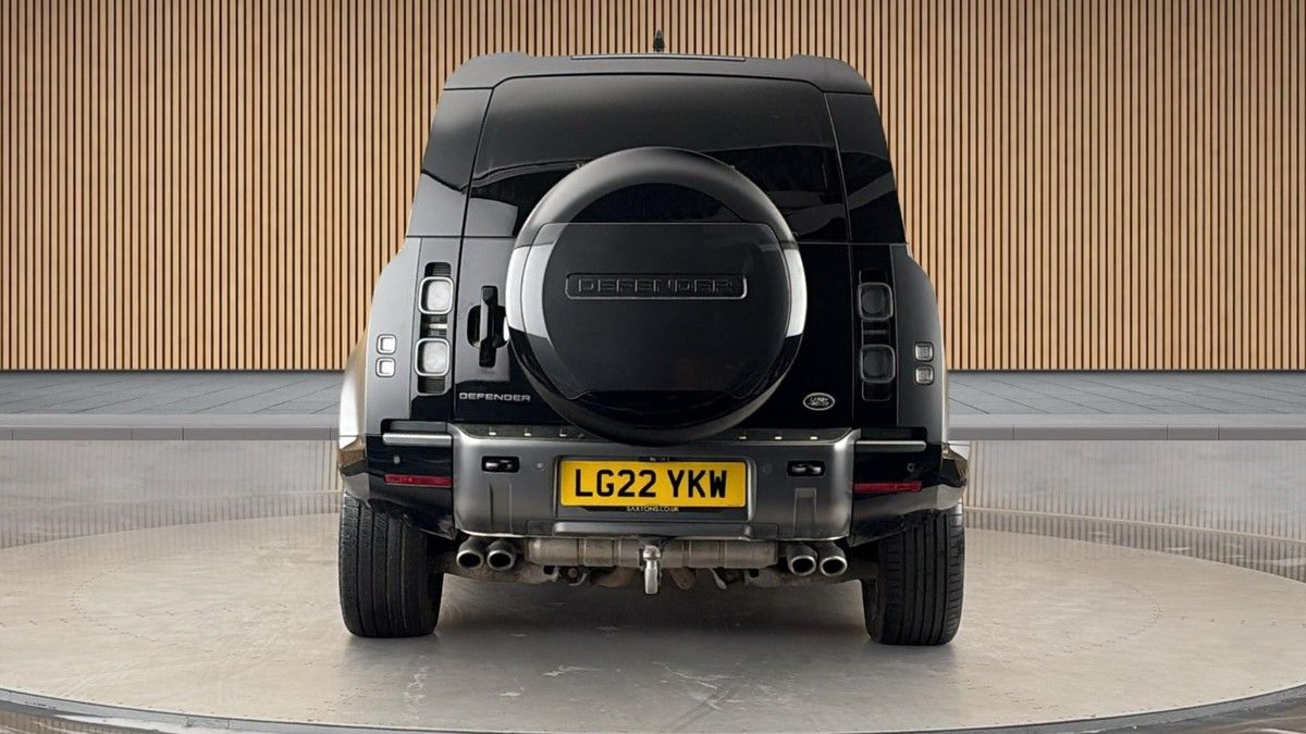 Land Rover Defender 110 Image 4