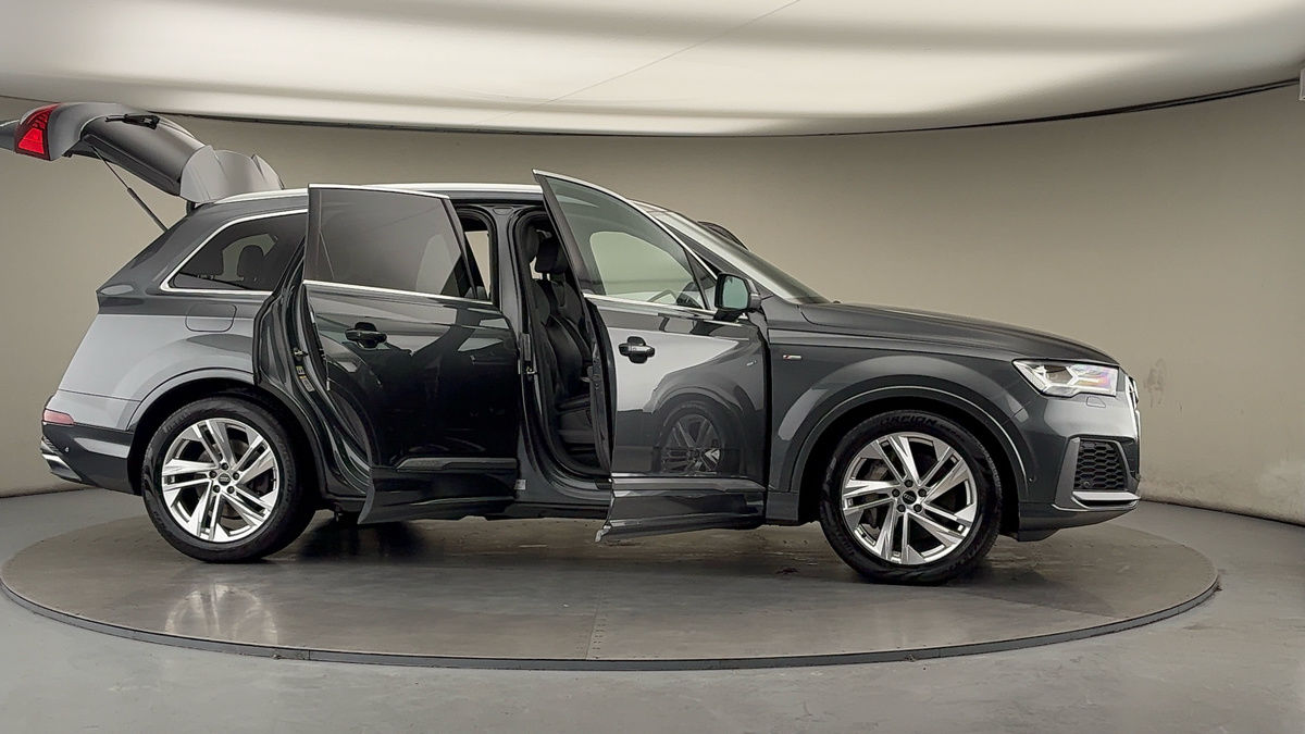 More views of Audi Q7