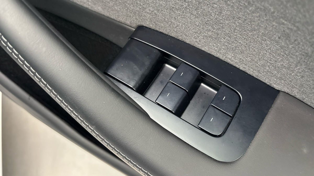Tesla Model 3 Image 25