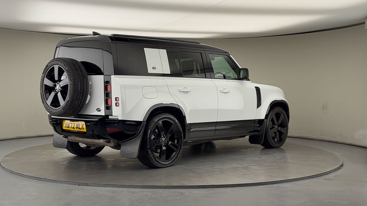 Land Rover Defender 110 Image 21