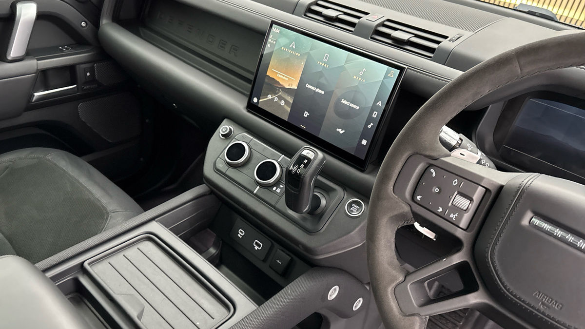 Land Rover Defender 90 Image 18
