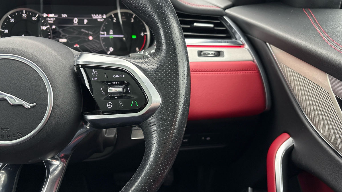 Jaguar F-PACE Image 14