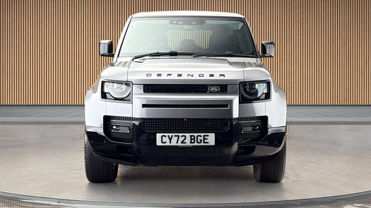 Land Rover Defender 110 Image 3