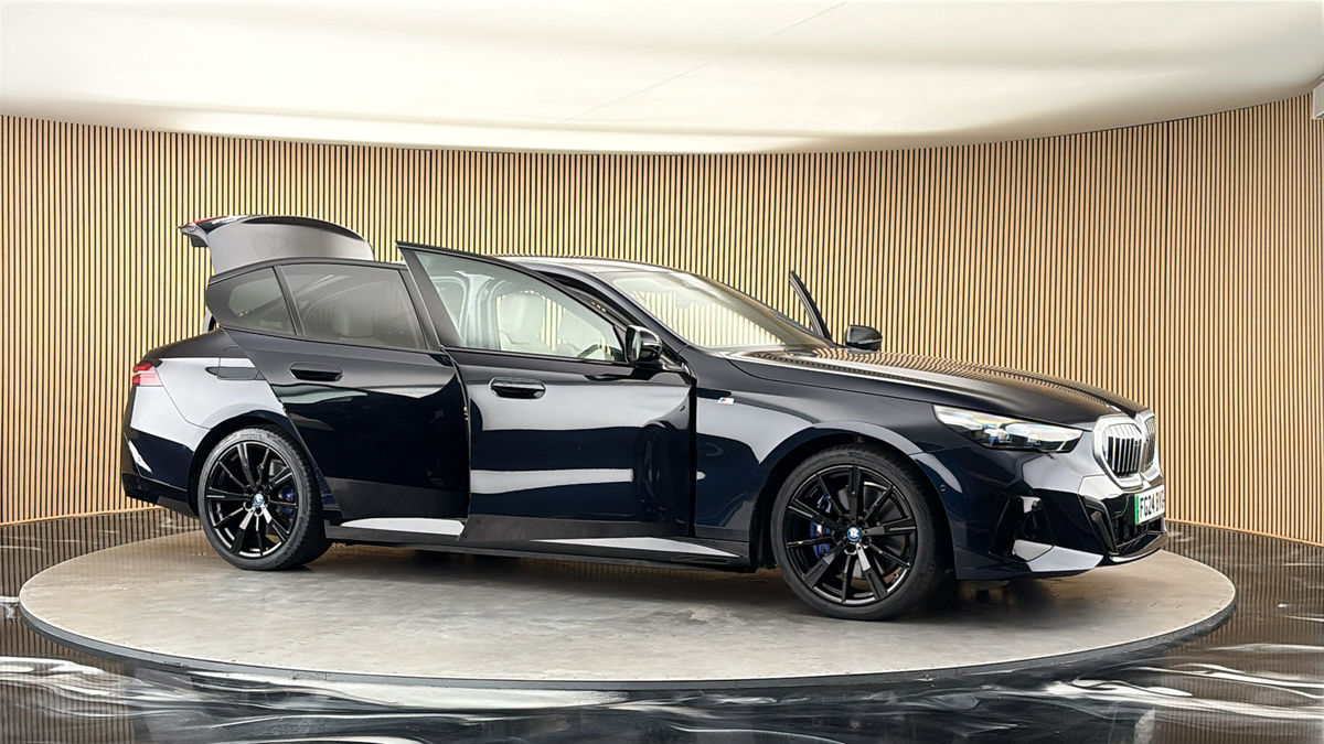 More views of BMW i5