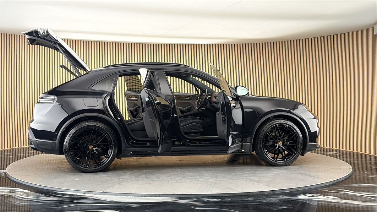 More views of Porsche Macan