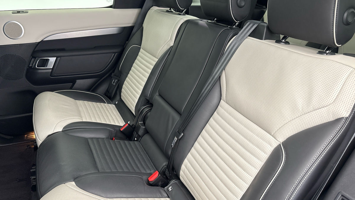 Land Rover Discovery Image 8