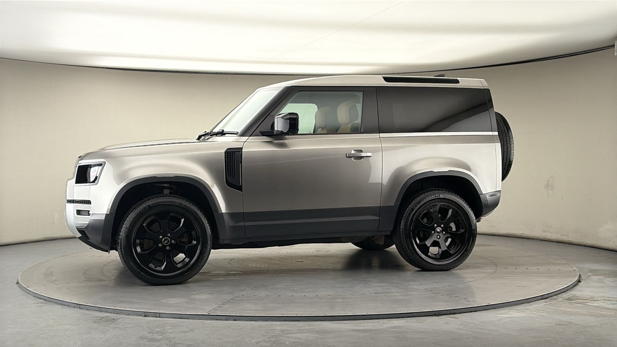 More views of Land Rover Defender 90