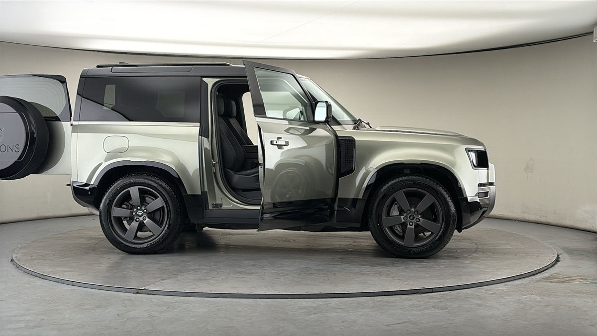 More views of Land Rover Defender 90