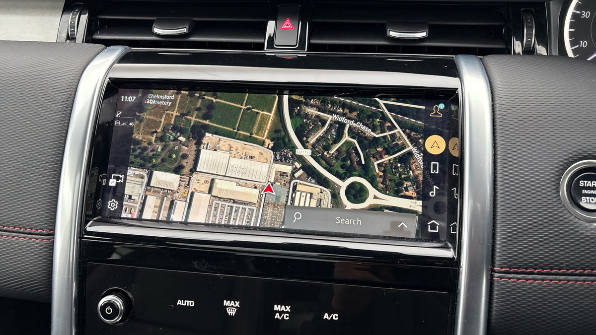 Land Rover Discovery Sport Image 17