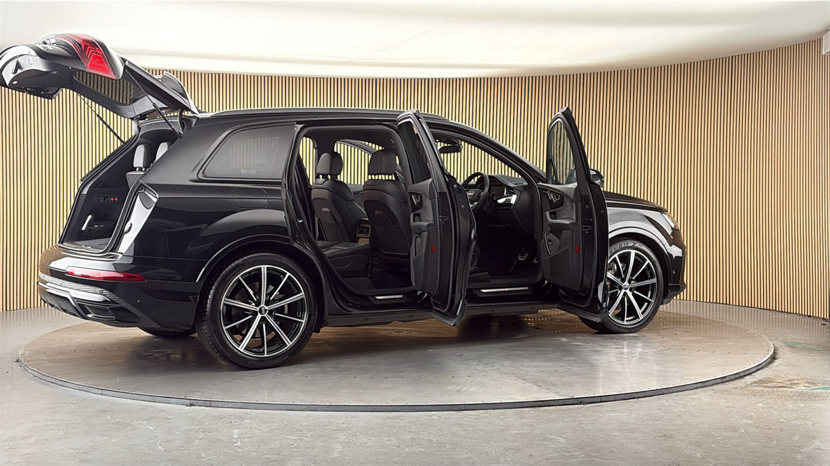 More views of Audi Q7
