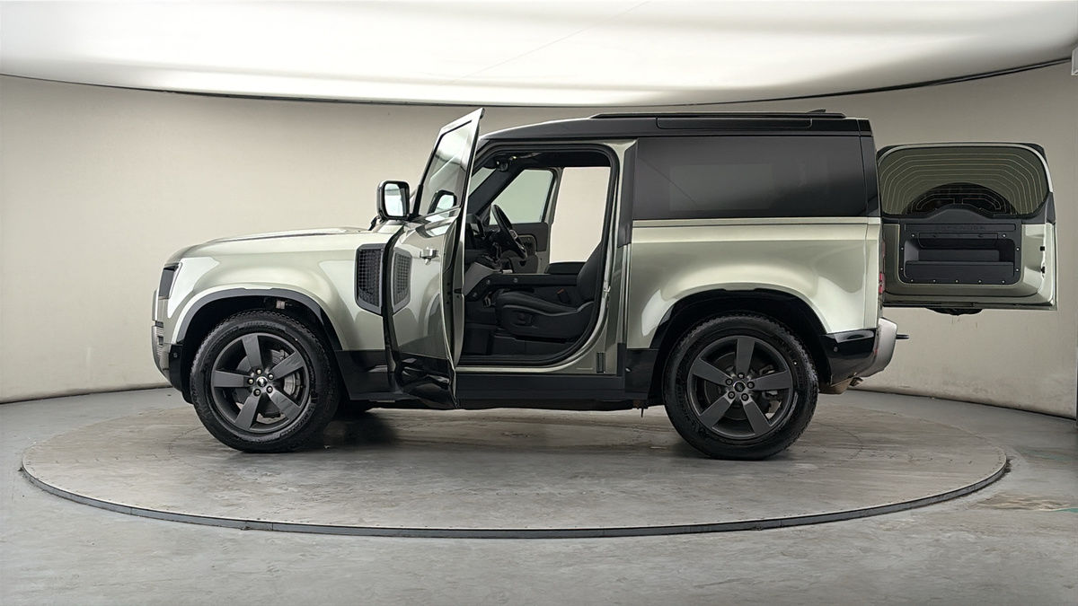 More views of Land Rover Defender 90