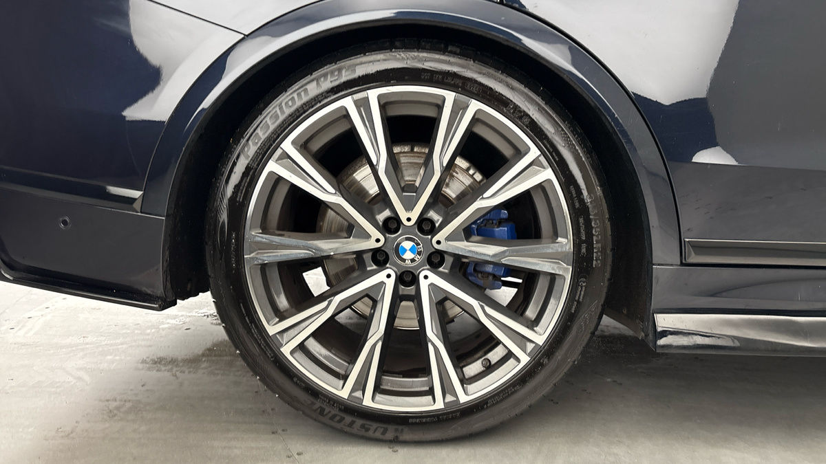 BMW X7 Image 10