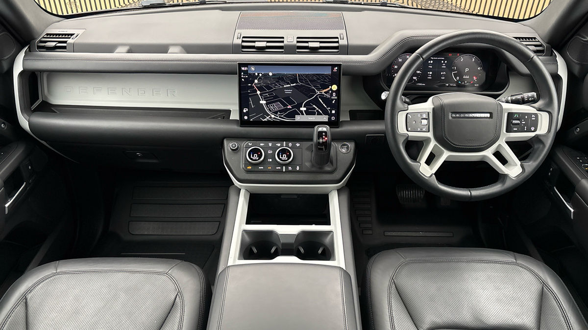 Land Rover Defender 110 Image 12