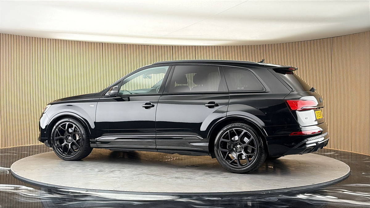 More views of Audi Q7