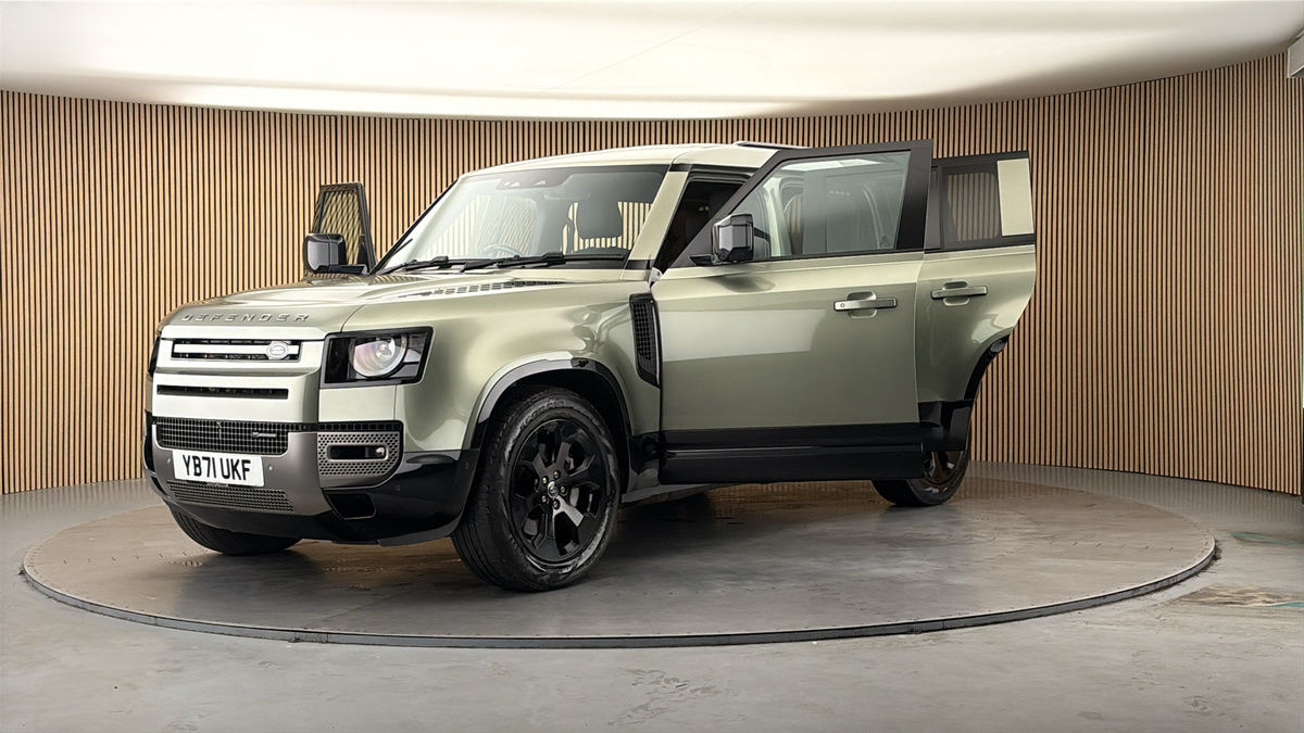 More views of Land Rover Defender 110